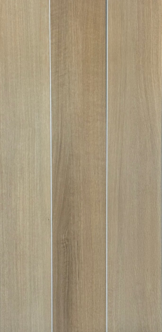 Close view of the plank surface showing the fine lengthwise grain print